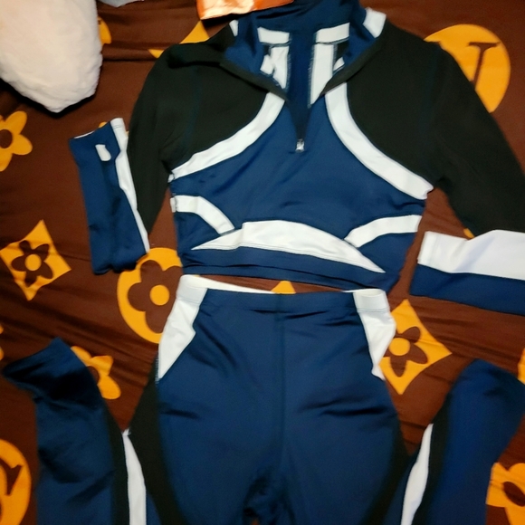 WORK OUT SETS - Picture 2 of 2